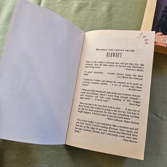 Catherine Coulter - Blow Out & Blind Side Small Paperback FBI Thriller Series - Picture 4 of 12